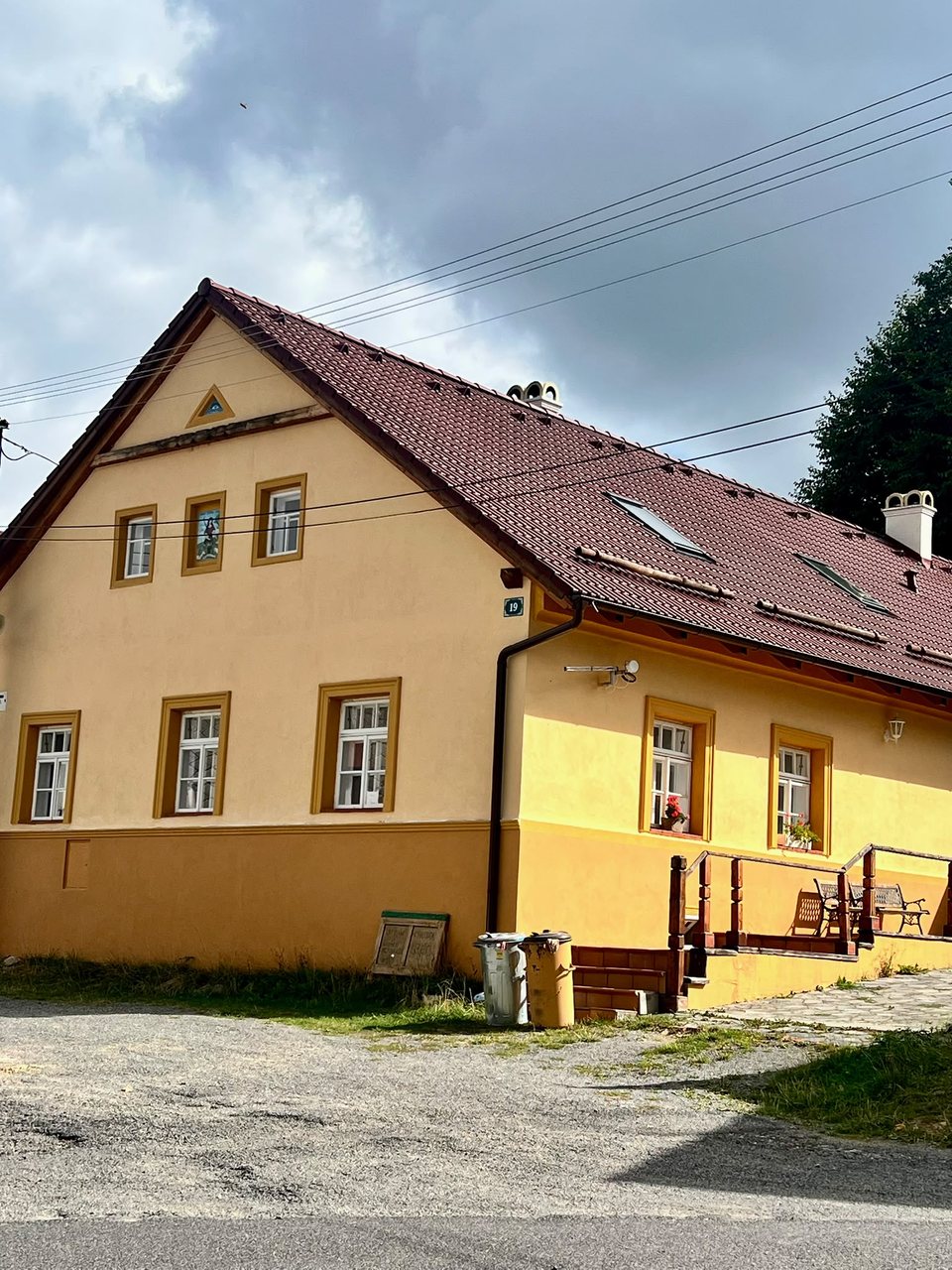 Chalupa Gretl v letním slunci