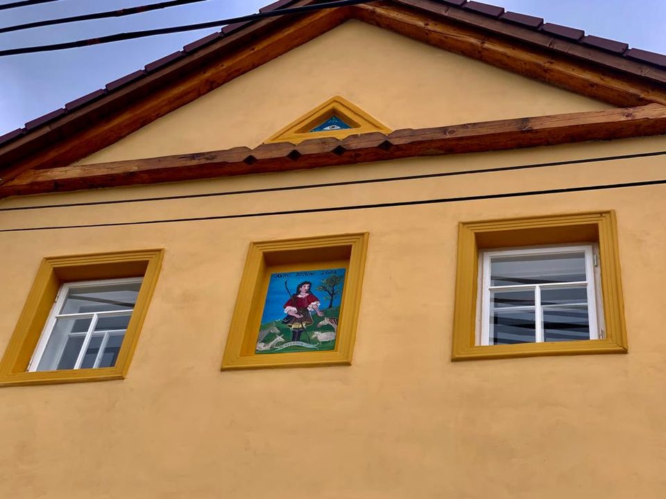Malovaný štít chalupy Gretl