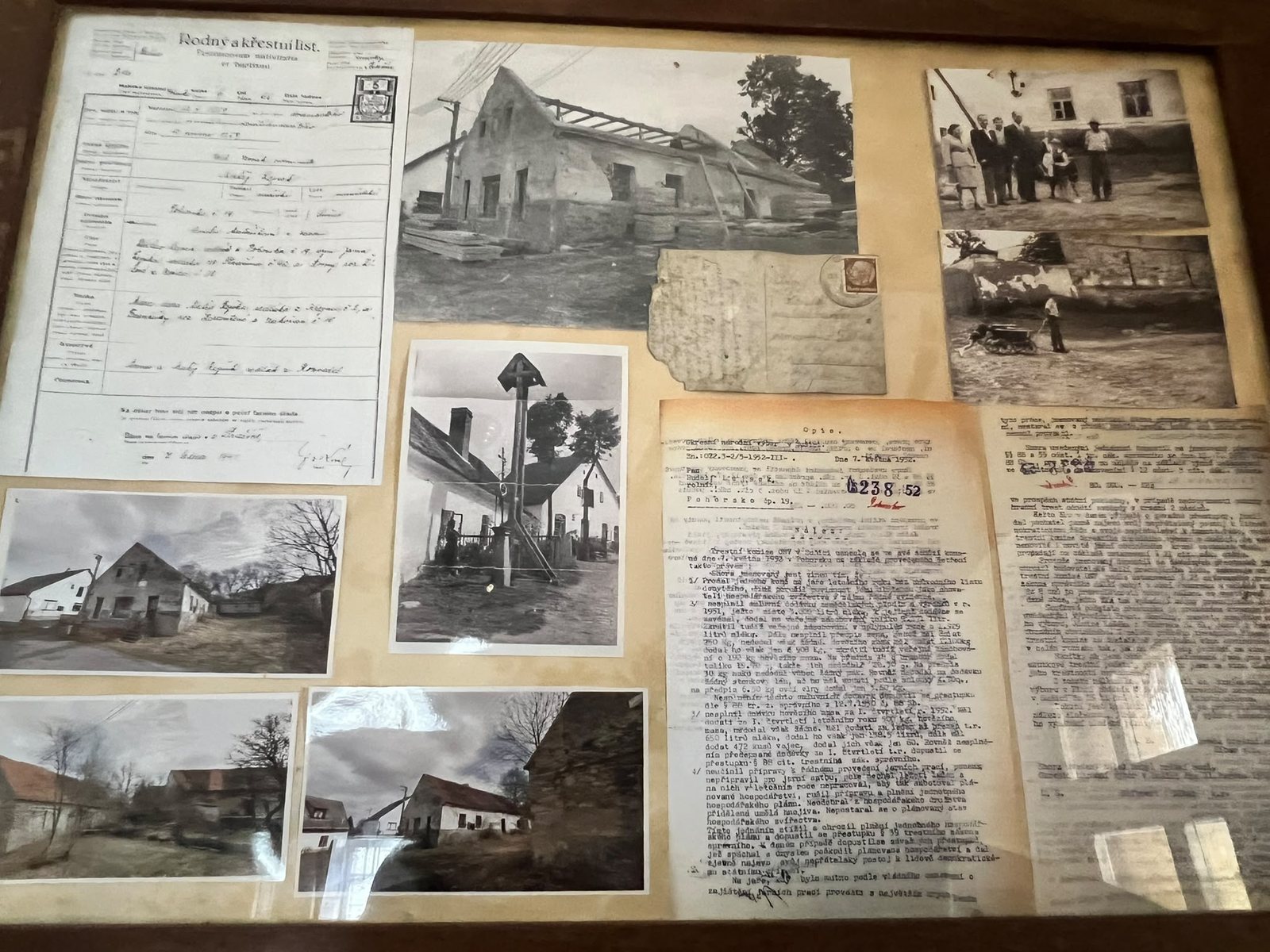 Dobové fotografie a dokumenty z historie chalupy